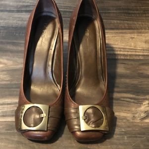 Bcbg brown chunky heel